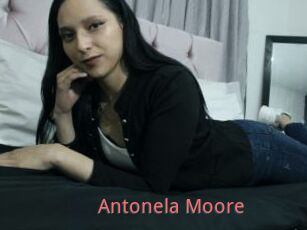 Antonela_Moore