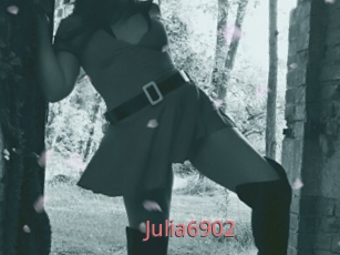 Julia6902