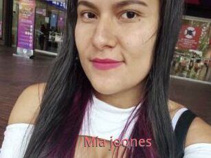 Mia_joones
